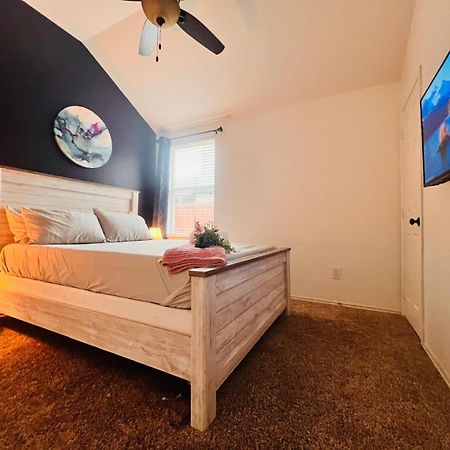 Work, Play & Stay King Bed With Foosball! Aubrey ภายนอก รูปภาพ