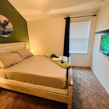 Work, Play & Stay King Bed With Foosball! Aubrey ภายนอก รูปภาพ