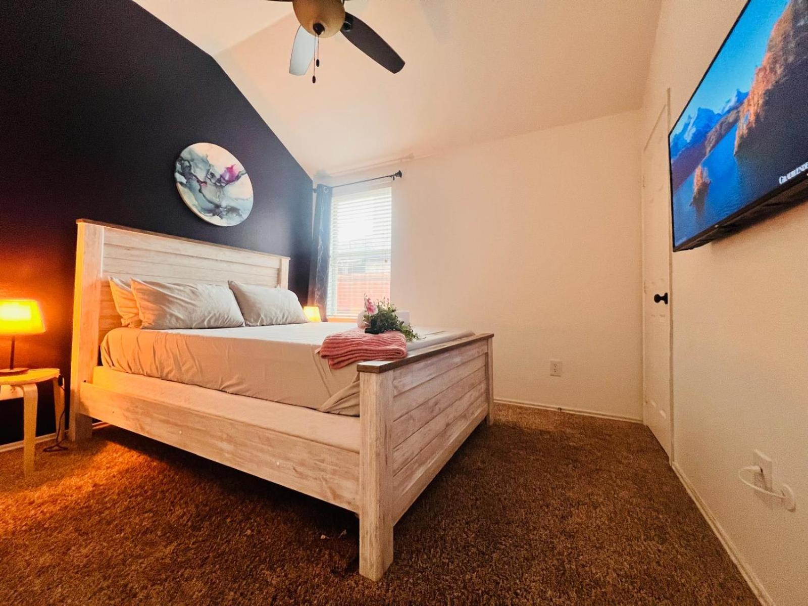 Work, Play & Stay King Bed With Foosball! Aubrey ภายนอก รูปภาพ